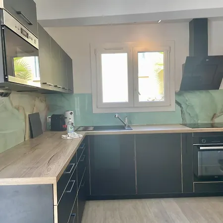 Petite Maison Avec Terrasse * روكوبرُن كاب مارتي